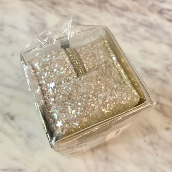 Iridescent Glitter Miniemergency Kit for Bridesmaids - Picture 5 of 7